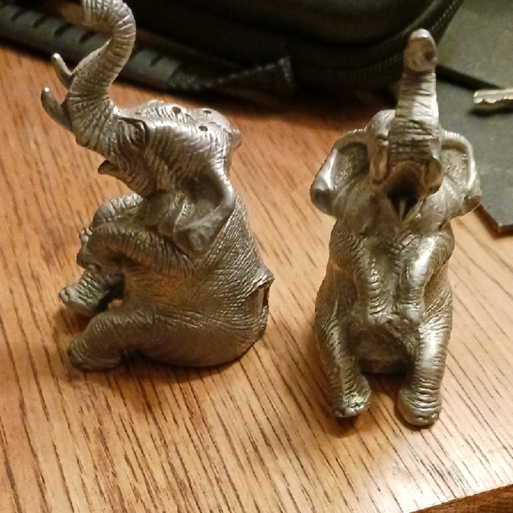 SilverPewter Elephant Figurine Set Rare  Salt & Pepper Shakers